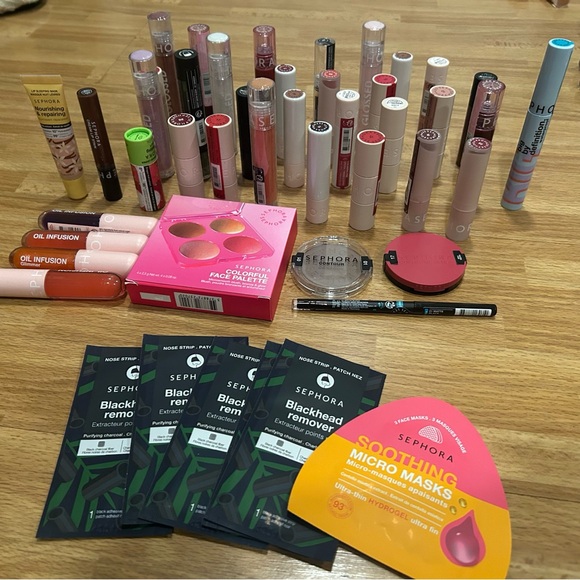 Resellers Make-up 40+ 6 free makeup regular size only $4 for item